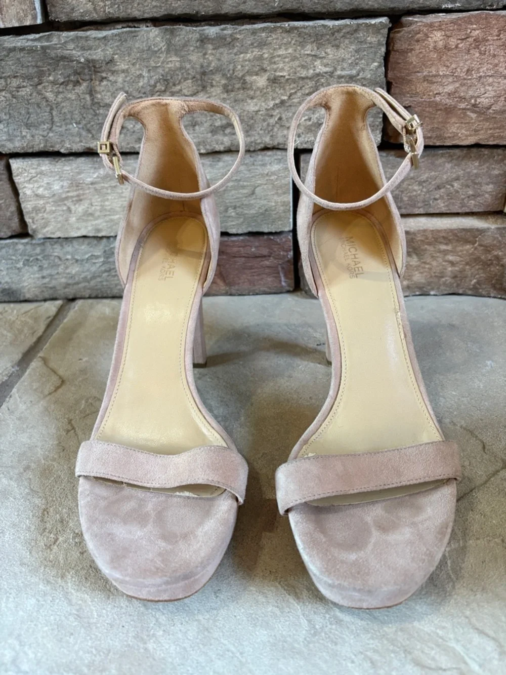 Michael Michael Kors sz 9 tan suede heels